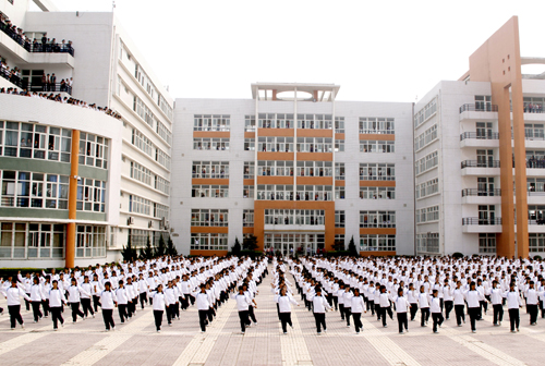 <em>西安培华学院</em>举行2009级新生军训总结暨素质