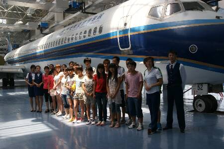 数百名考生参观西安航空旅游学院