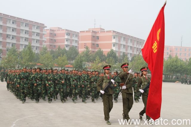 西安航空旅游学院2011级新生军训汇报表演圆