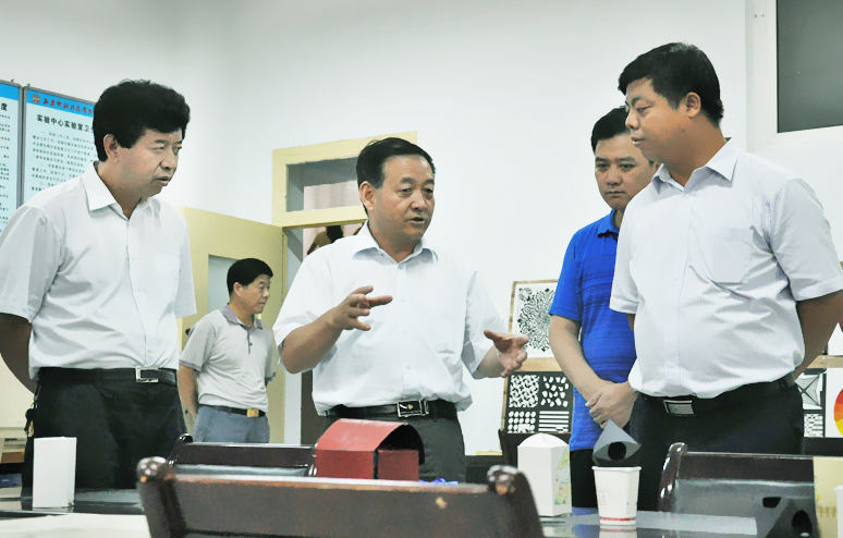 国家新闻总署质检中心主任齐湘潼视察西安印刷