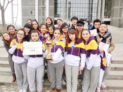 耿丹学院在2012年首都大学生体能热力操比赛