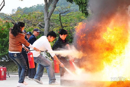 厦门大学嘉庚学院举行消防安全演习大赛 加强