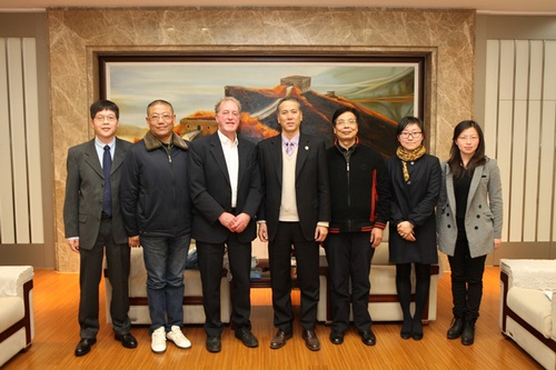 宁波市教育局副局长胡赤弟为浙江大学宁波理工