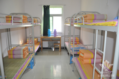 <em>西安</em>海棠职业学院2013级新生军训如火如荼_华