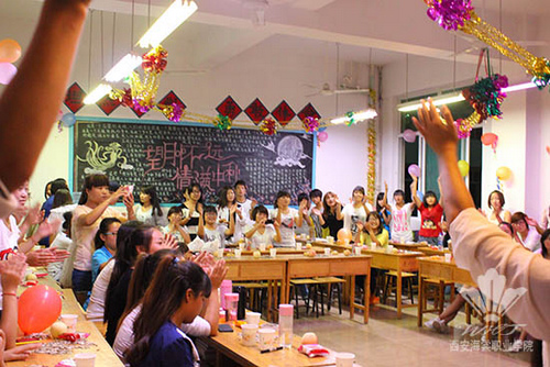 海棠职业学院各教学班举行庆中秋联欢晚会_