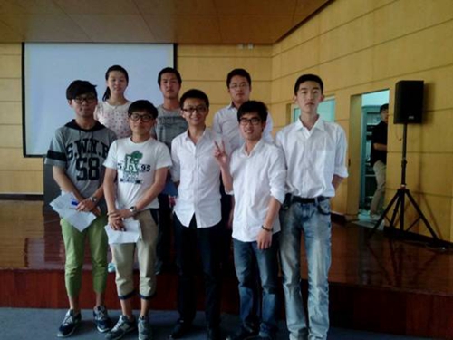 大连科技学院辩论队在大连市第一届高校辩论联