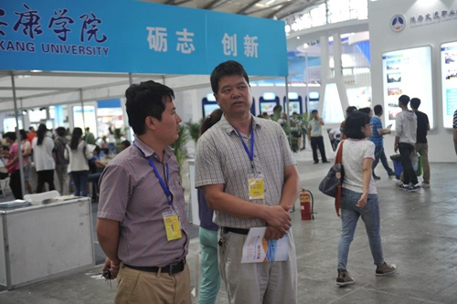 高教博览会暨招生咨询会举行 陕西国际商贸学