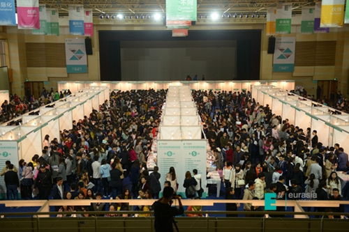 本次双选会旨在为毕业生提供就业平台,增进企业与学校间了解,促进图片