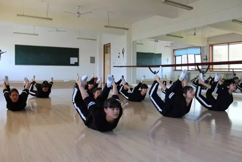 西安城市交通技师学院学前教育专业学生与建基