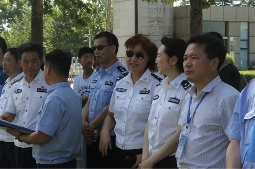 陕西省公安厅交警总队警用无人机交接仪式在西安城市交通技师学院举行