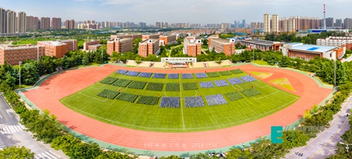 9月3日上午10时,西安欧亚学院2016级新生军事技能训练启动仪式在体育