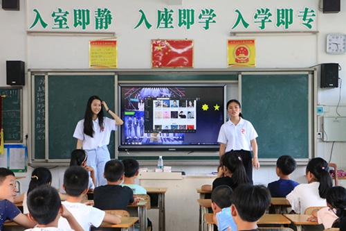华南理工大学广州学院清远连州支教团获广东省大中专学生志愿者暑期“三下乡”社会实践活动优秀团队 华南理工大学广州学院清远连州支教团获广东省大中专学生志愿者暑期“三下乡”社会实践活动优秀团队