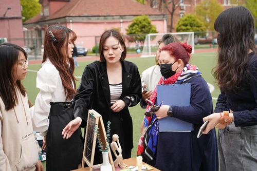 教学创意无限,专业精彩呈现――上海理工大学中英国际学院大三会展日圆满举办(图3) 教学创意无限,专业精彩呈现――上海理工大学中英国际学院大三会展日圆满举办(图3)