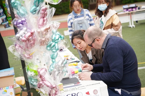 教学创意无限,专业精彩呈现――上海理工大学中英国际学院大三会展日圆满举办(图4) 教学创意无限,专业精彩呈现――上海理工大学中英国际学院大三会展日圆满举办(图4)