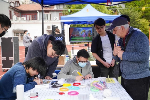 教学创意无限,专业精彩呈现――上海理工大学中英国际学院大三会展日圆满举办(图5) 教学创意无限,专业精彩呈现――上海理工大学中英国际学院大三会展日圆满举办(图5)