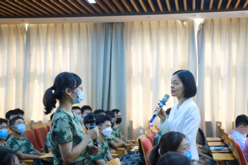选择上理工,迈向大世界 | 中英国际学院“开学第一课”(图4) 选择上理工,迈向大世界 | 中英国际学院“开学第一课”(图4)