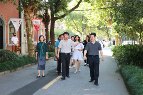上海理工大学校长丁晓东带队深入中英国际学院视察新学期开学工作(图1) 上海理工大学校长丁晓东带队深入中英国际学院视察新学期开学工作(图1)