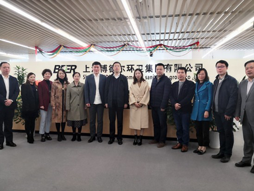 上海理工大学党委书记吴坚勇率队赴中英国际学院校友企业调研交流(图2) 上海理工大学党委书记吴坚勇率队赴中英国际学院校友企业调研交流(图2)