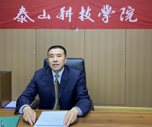 泰山科技学院党委书记彭春雷出席2022中国老年健康论坛